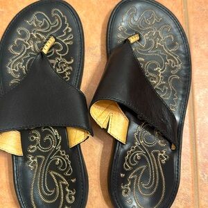 Olukai sandals! Like new